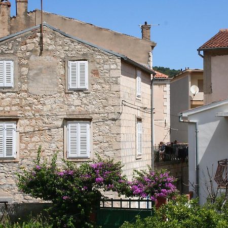 Holiday Home Isabella Βις Εξωτερικό φωτογραφία