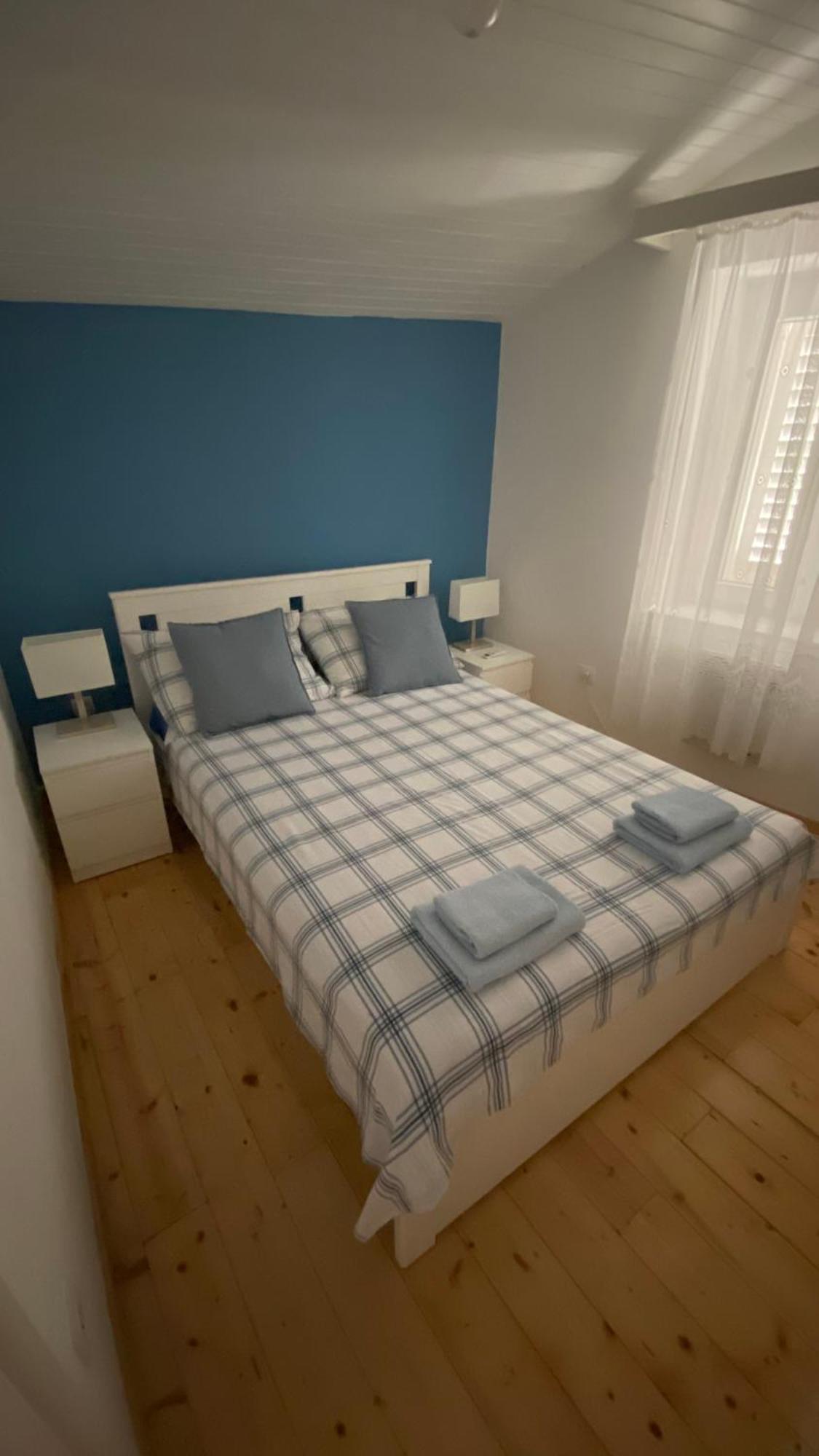Holiday Home Isabella Βις Εξωτερικό φωτογραφία